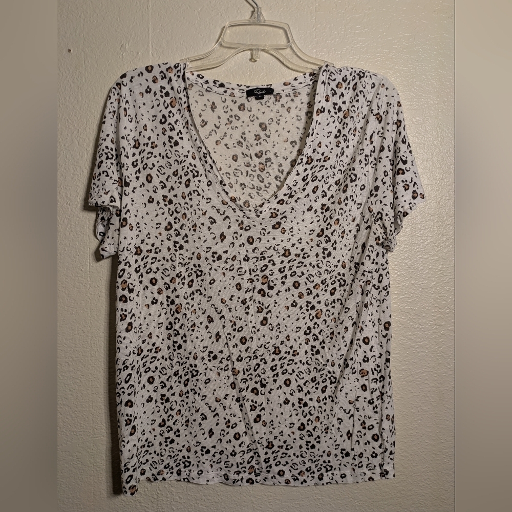 Rails Leopard Print V-Neck Women's Top Size Mediu… - image 2